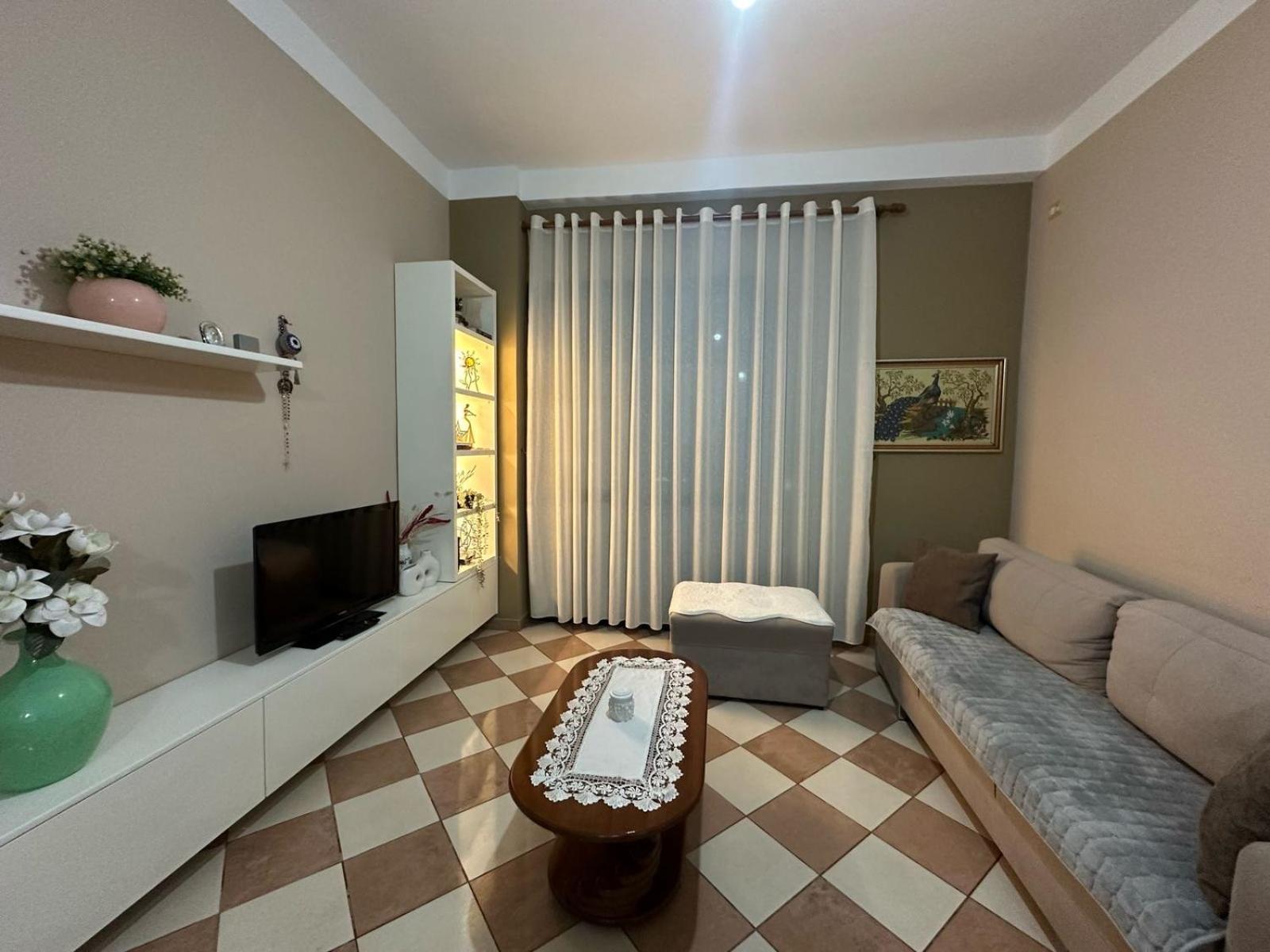 Central Apartment Apartament Wlora